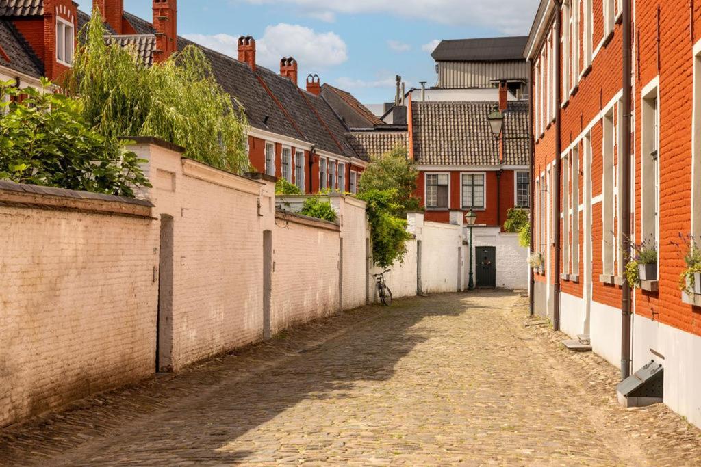 Violet 2* Ghent